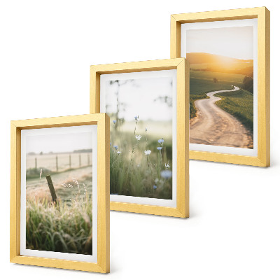 Set van ingelijste schilderijen Landschap met een weide, een weg en een zonsondergang.