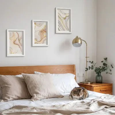 Gallery wall lineaire abstracte motieven als stijlvolle decoratie