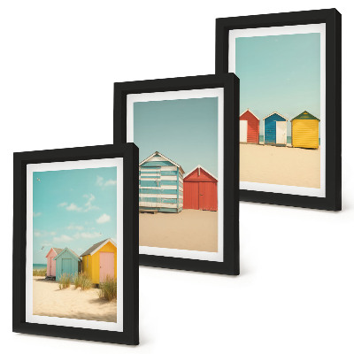 Set van ingelijste schilderijen Kleurrijke strandhuisjes op een zonnige dag.