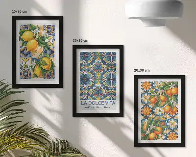 Gallery wall met citroen- en sinaasappelbloesems in kleurrijke patronen