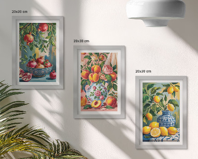 Gallery wall Fruitcomposities met granaatappels, citroenen en perziken.