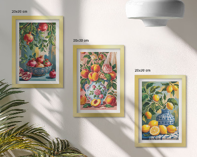 Gallery wall Fruitcomposities met granaatappels, citroenen en perziken.