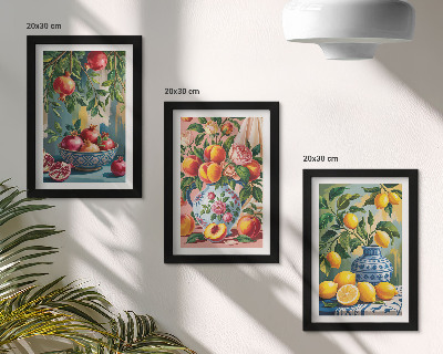 Gallery wall Fruitcomposities met granaatappels, citroenen en perziken.