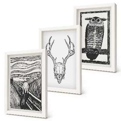 Gallery wall Geïnspireerd door de afbeelding uit Scream met een schedel en een uil in een grafische stijl.
