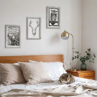 Gallery wall geïnspireerd door Scream met een schedel en een uil in grafische stijl