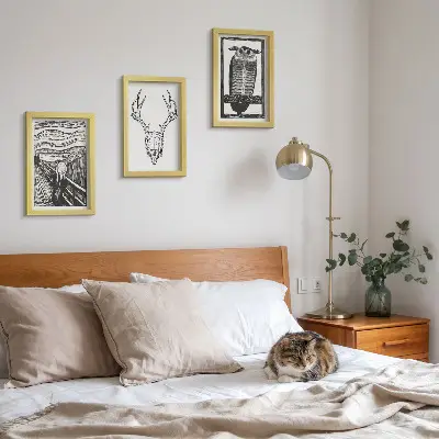 Gallery wall geïnspireerd door Scream met een schedel en een uil in grafische stijl