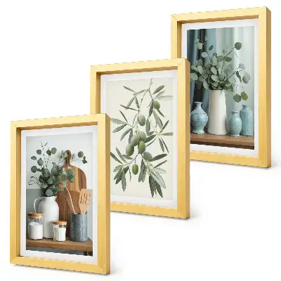 Set van ingelijste schilderijen met esthetische afbeelding van groene olijven en eucalyptustakken