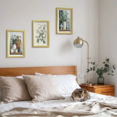 Set van ingelijste schilderijen met esthetische afbeelding van groene olijven en eucalyptustakken