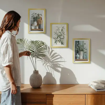 Set van ingelijste schilderijen met esthetische afbeelding van groene olijven en eucalyptustakken