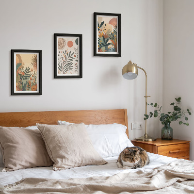 Gallery wall Plantmotieven in gedempte kleuren met cirkels.