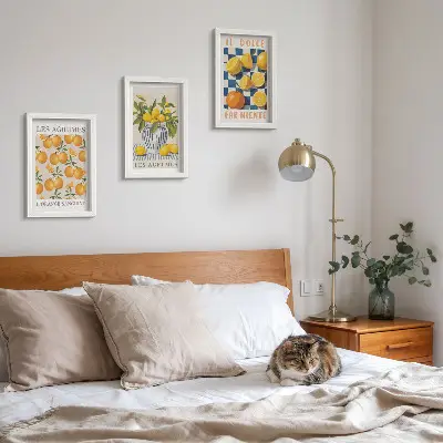 Set van ingelijste schilderijen met retro citrusvruchten en gele accenten
