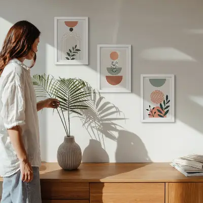 Set van ingelijste schilderijen met plantmotieven in moderne vormen en kleuren