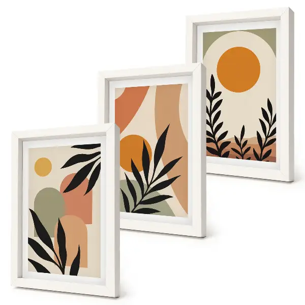 Gallery wall met abstracte vormen en plantmotieven in warme kleuren