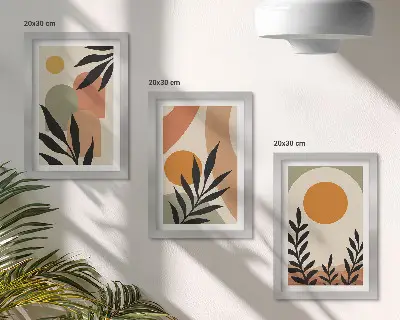 Gallery wall met abstracte vormen en plantmotieven in warme kleuren