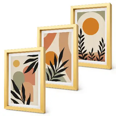 Gallery wall met abstracte vormen en plantmotieven in warme kleuren