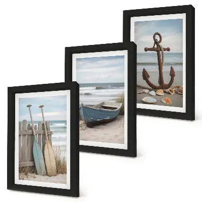 Set ingelijste schilderijen strand met roeiboot en anker in het zand