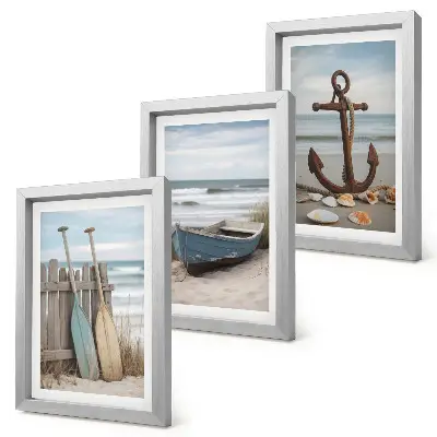 Set ingelijste schilderijen strand met roeiboot en anker in het zand