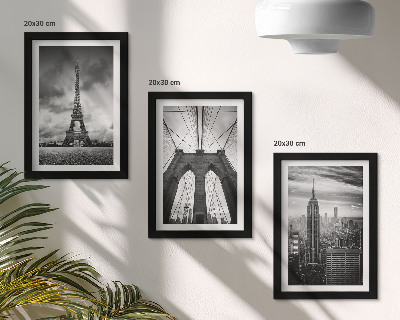 Gallery wall Torens en bruggen in monochrome tinten.