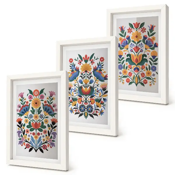Set ingelijste schilderijen met bloemmotieven in intense kleuren op een witte achtergrond