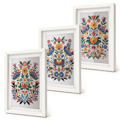 Set van ingelijste schilderijen Bloemmotieven in intense kleuren op een witte achtergrond.