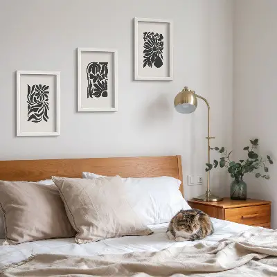 Set ingelijste schilderijen met abstracte plantpatronen in zwarttinten