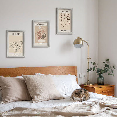 Set van ingelijste schilderijen Plantmotieven en lijnen in een moderne stijl.