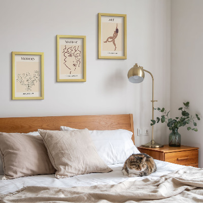 Gallery wall Stijlvolle afbeeldingen met bloemen, gezichten en mensfiguren.