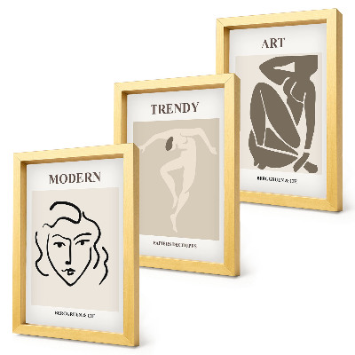 Gallery wall Abstracte portretten in gedempte kleuren.