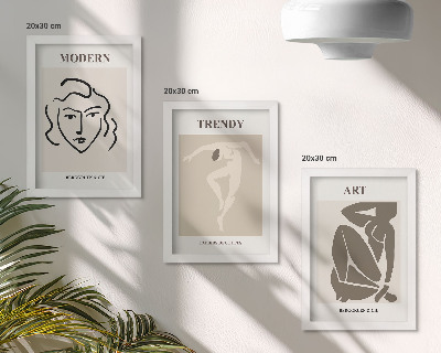 Gallery wall Abstracte portretten in gedempte kleuren.