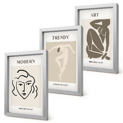 Gallery wall Abstracte portretten in gedempte kleuren.
