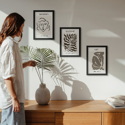 Gallery wall Stijlvolle afbeeldingen met lijnen en figuren in neutrale kleuren.