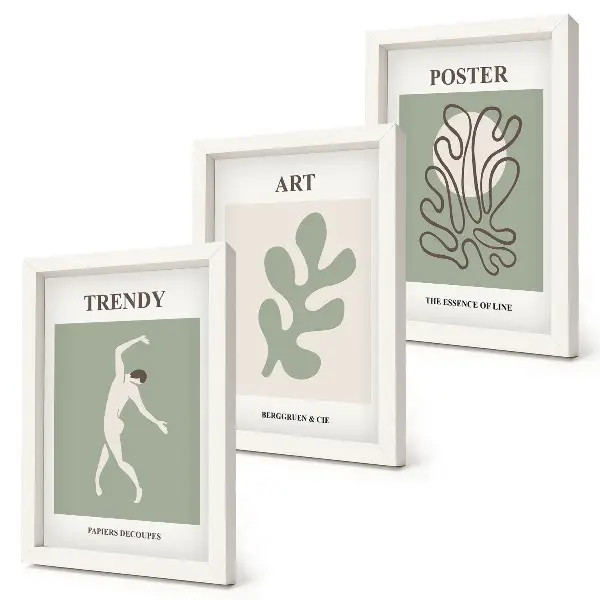 Gallery wall met abstracte figuren en plantmotieven in ingetogen kleuren
