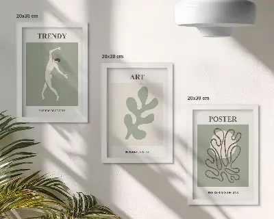 Gallery wall met abstracte figuren en plantmotieven in ingetogen kleuren