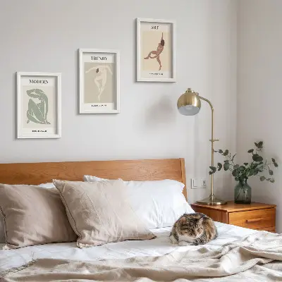 Set ingelijste schilderijen met stijlvolle personages in minimalistische tinten