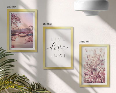 Gallery wall Bloemmotieven met een brug en een opschrift.