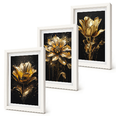 Gallery wall Bloemen in verschillende tinten geel op een donkere achtergrond.