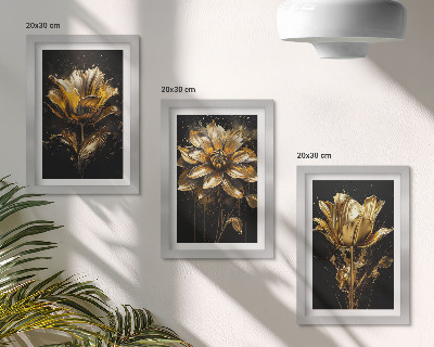 Gallery wall Bloemen in verschillende tinten geel op een donkere achtergrond.