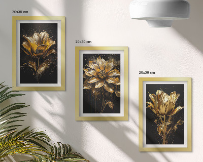 Gallery wall Bloemen in verschillende tinten geel op een donkere achtergrond.