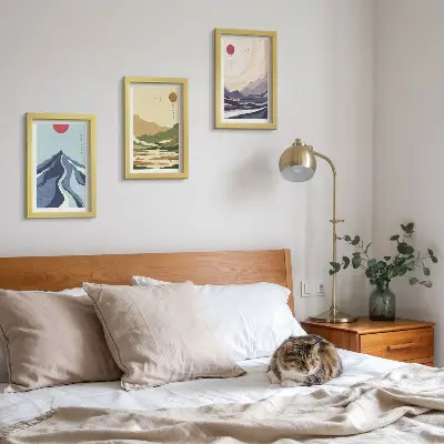 Set van ingelijste schilderijen met bergen in pastelkleuren in Japandi-stijl