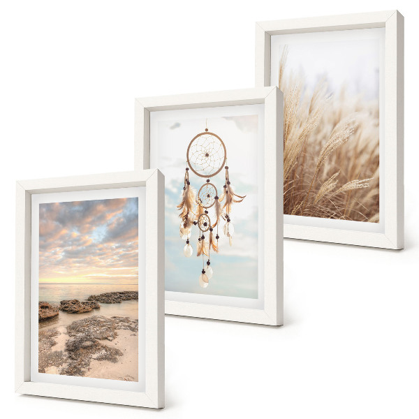 Set van ingelijste schilderijen Uitzicht op zee met wolken, een dromenvanger en gras.