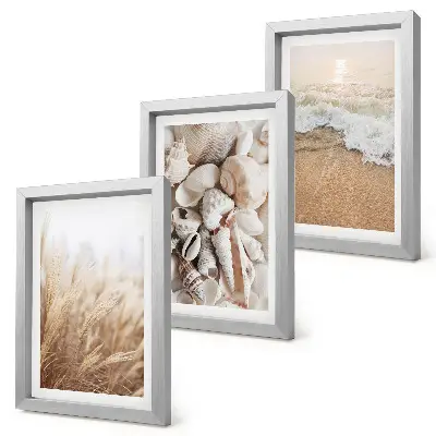 Gallery wall met strandmotieven van schelpen en zeegolven