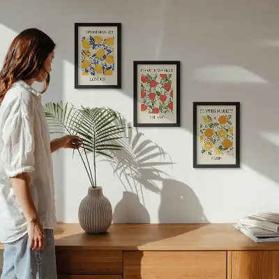Set van ingelijste schilderijen met bloemenposters in Londen, Milaan en Parijs