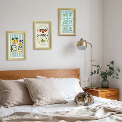 Gallery wall met illustraties van mediterrane keukens