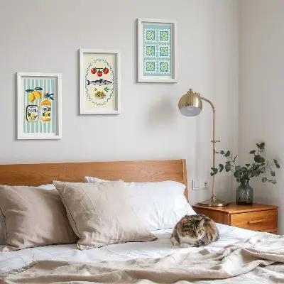 Gallery wall met illustraties van mediterrane keukens