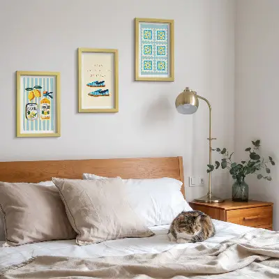 Gallery wall met fruitpatronen en elementen van de Italiaanse cultuur