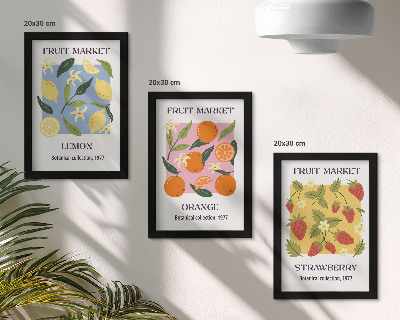 Gallery wall Fruitposters met citroenen, sinaasappels en aardbeien.