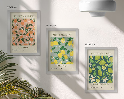 Gallery wall Fruitige patronen met citrusvruchten en vintage bloemen.