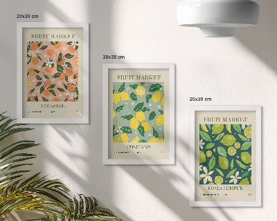 Gallery wall Fruitige patronen met citrusvruchten en vintage bloemen.