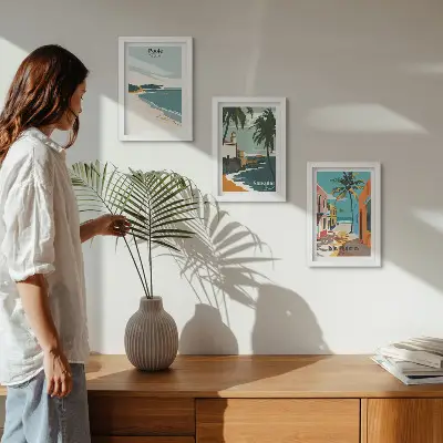 Set van ingelijste schilderijen met tropische landschappen van stranden en palmbomen