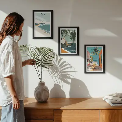 Set van ingelijste schilderijen met tropische landschappen van stranden en palmbomen